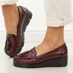 Bordowe skórzane mokasyny damskie Vinceza 39990. Czerwone mokasyny damskie VINCEZA, z jeansu, biznesowe. Za 219.00 zł.