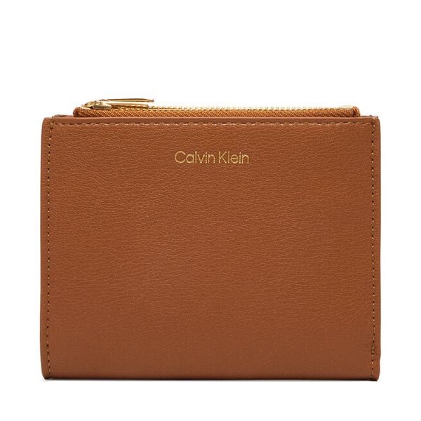 Bilonówka Calvin Klein. Brązowe portfele damskie Calvin Klein, bez wzorów. Za 289.99 zł.