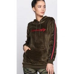 Ciemnozielona Bluza Peace. Zielone bluzy damskie Born2be. Za 79.99 zł.