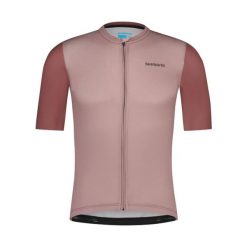 Koszulka z krótkim rękawem ARIA, metaliczny bordowy. Czarne buty sportowe męskie Shimano, bez zapięcia, rowerowe. Za 419.90 zł.