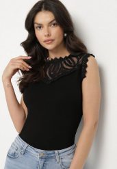 Czarna Bluzka z Bawełny z Koronkowymi Wstawkami i Stójką Aralittia. Czarne bluzki damskie Born2be, m, bez wzorów, z bawełny, eleganckie, bez kołnierzyka, bez ramiączek. Za 59.99 zł.