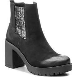 Botki KARINO - 2285/003-F Czarny. Czarne botki damskie Karino, z nubiku, bez obcasa. W wyprzedaży za 239.00 zł.