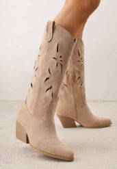 Ciemnobeżowe Kozaki Kowbojki na Stożkowym Obcasie z Ażurową Cholewką Tidanna. Brązowe kozaki damskie Born2be, z jeansu, bez obcasa, na obcasie. Za 129.99 zł.