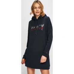 Tommy Hilfiger - Sukienka. Niebieskie sukienki damskie Tommy Hilfiger, na co dzień, m, z aplikacjami, z bawełny, casualowe, bez kołnierzyka, bez ramiączek, mini, oversize. W wyprzedaży za 449.90 zł.