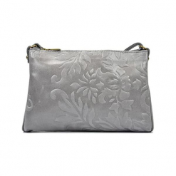 Skórzana torebka w kolorze srebrnym - (S)24 x (W)18 x (G)2 cm. Szare torby na ramię damskie Akcesoria na sylwestrową noc. W wyprzedaży za 139.95 zł.
