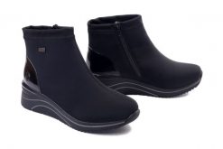 Rieker Remonte TEX D0T73-00 black, botki damskie. Czarne botki damskie Rieker Remonte, bez obcasa, na koturnie, bez zapięcia. Za 399.90 zł.
