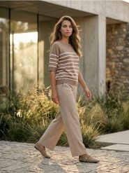 Sweter z krótkim rękawem w paski - beżowy. Brązowe swetry damskie Sinsay, l, bez wzorów, bez kołnierzyka, bez ramiączek, krótkie, bez kaptura. Za 35.99 zł.