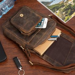 Torba męska skórzana na ramię mała listonoszka brązowa nubuk Beltimore S12. Brązowe torby na ramię męskie bez wzorów, z nubiku, na ramię, małe. Za 239.90 zł.