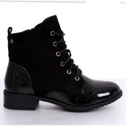 Botki sznurowane czarne B0-227 Black. Czarne botki damskie ButyModne, z materiału, klasyczne, bez obcasa, bez zapięcia. W wyprzedaży za 119.00 zł.