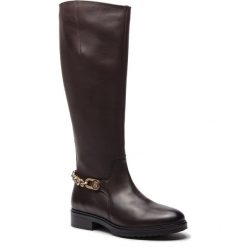 Oficerki TOMMY HILFIGER - Chain Long Boot L FW0FW03312 Coffee Bean 212. Brązowe kozaki damskie Tommy Hilfiger, z materiału. Za 999.00 zł.