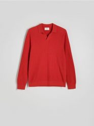 Bawełniany longsleeve polo - czerwony. Czerwone bluzki z długim rękawem męskie Reserved, l, bez wzorów, z bawełny, bez kołnierzyka. W wyprzedaży za 49.99 zł.