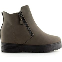 Botki na ukrytym koturnie szare SJ657 Dark Grey. Szare botki damskie ButyModne, na zimę, ze skóry ekologicznej, sportowe, bez obcasa, na koturnie, bez zapięcia. W wyprzedaży za 87.21 zł.