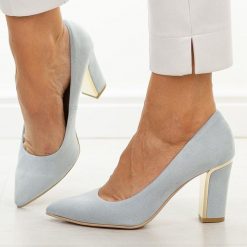 Błękitne zamsz Polskie czółenka damskie Suzana 852. Niebieskie czółenka damskie Suzana, bez wzorów, z zamszu, eleganckie, bez obcasa, na słupku, bez zapięcia. Za 249.00 zł.