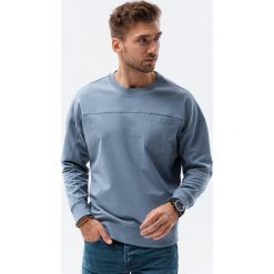 Bluza męska bez kaptura z kieszonką - niebieska V8. Niebieskie bluzy męskie Ombre Clothing, m, bez wzorów, bez kaptura. W wyprzedaży za 49.99 zł.