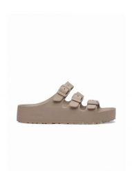 Sandały Birkenstock Beżowe. Brązowe sandały damskie Birkenstock, bez wzorów, bez obcasa, bez zapięcia. Za 342.40 zł.