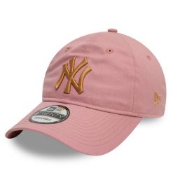 Czapka z daszkiem New Era. Czerwone czapki i kapelusze damskie New Era, bez wzorów. Za 89.99 zł.