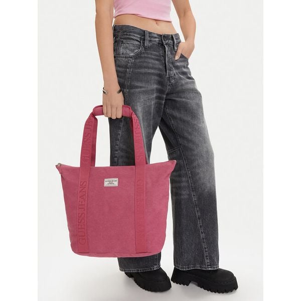 Torebka Guess Jeans. Czerwone torebki do ręki damskie Guess Jeans, z aplikacjami, z jeansu, bez dodatków. Za 103.99 zł.