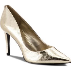 Szpilki GUESS - FLBE94 PEL08 GOLD. Szpilki damskie marki Guess. W wyprzedaży za 329.00 zł.