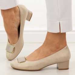 Złote czółenka damskie na obcasie M.Daszyński Sa210-8. Żółte czółenka damskie M.Daszyński, bez wzorów, ze skóry, eleganckie, z okrągłym noskiem, bez obcasa, na obcasie, bez zapięcia. Za 189.00 zł.