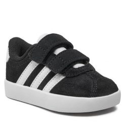 Sneakersy adidas. Białe półbuty chłopięce Adidas, bez wzorów, bez zapięcia. Za 149.99 zł.