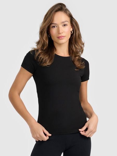 4F T-shirt slim gładki damski - czarny S. Czarne koszulki sportowe damskie 4f, l, bez wzorów, bez kołnierzyka, bez ramiączek. Za 49.99 zł.