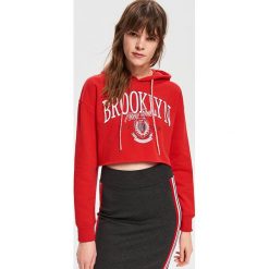 Krótka bluza z kapturem - Czerwony. Bluzy damskie Reserved. Za 69.99 zł.