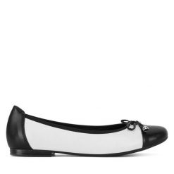 Baleriny Lasocki. Białe baleriny damskie Lasocki, bez wzorów, bez obcasa. Za 119.99 zł.