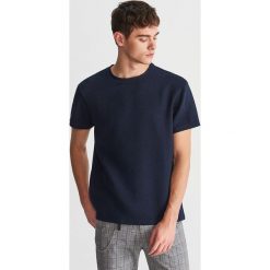 T-shirt z teksturowanej dzianiny - Granatowy. T-shirty męskie Reserved. Za 79.99 zł.