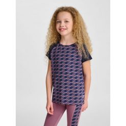 Koszulka dla dziewczynki Hummel Mix. Fioletowe t-shirty i topy dla dziewczynek Hummel, bez wzorów, bez ramiączek. Za 153.50 zł.