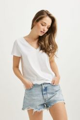 T-SHIRT KLARA BIAŁY M - Flawless. Białe t-shirty damskie Flawless, m, bez wzorów, z bawełny, klasyczne, bez kołnierzyka. Za 189.00 zł.