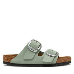 Klapki Birkenstock. Zielone klapki damskie Birkenstock, bez wzorów, bez obcasa. Za 429.99 zł.
