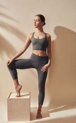 Legginsy do jogi Moonholi Yoggings 7/8. Szare legginsy damskie MOONHOLI, l, bez wzorów, z elastanu. Za 229.99 zł.