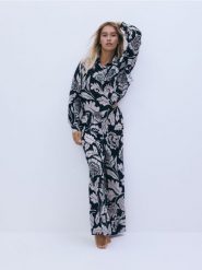 Spodnie od piżamy - czarny. Czarne piżamy damskie Reserved, l, bez wzorów, z bawełny, bez ramiączek. W wyprzedaży za 65.99 zł.