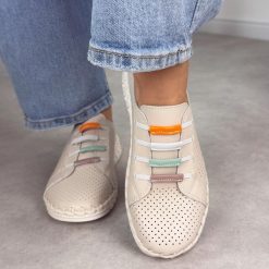 Beżowe ażurowe skórzane półbuty damskie Cambell 40348. Brązowe półbuty damskie Cambell, na lato, w ażurowe wzory, z jeansu, casualowe, z okrągłym noskiem, bez obcasa, bez zapięcia. W wyprzedaży za 192.72 zł.