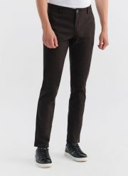 PAKO LORENTE – Ciemnobrązowe spodnie męskie o kroju Slim Fit. Brązowe spodnie materiałowe męskie Pako Lorente, l, bez wzorów, z bawełny, casualowe. Za 89.99 zł.
