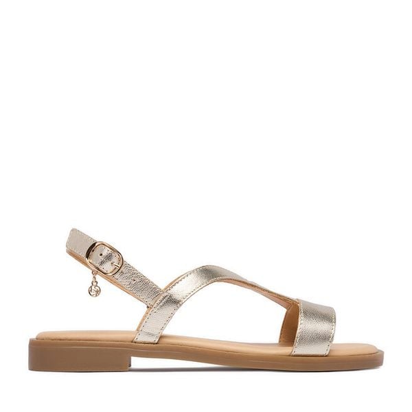 Sandały Lasocki. Żółte sandały damskie Lasocki, bez wzorów, bez obcasa, na płaskiej podeszwie, bez zapięcia. Za 129.99 zł.