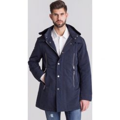 Granatowa parka męska z odpinanym kapturem. Niebieskie kurtki męskie Armani Exchange, l, z aplikacjami. Za 460.00 zł.