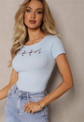 Jasnoniebieska Bluzka z Bawełny Ozdobiona Wycięciami i Splotem przy Dekolcie Galanettia. Niebieskie bluzki damskie Renee, bez wzorów, z bawełny, eleganckie, bez kołnierzyka, bez ramiączek. Za 49.99 zł.