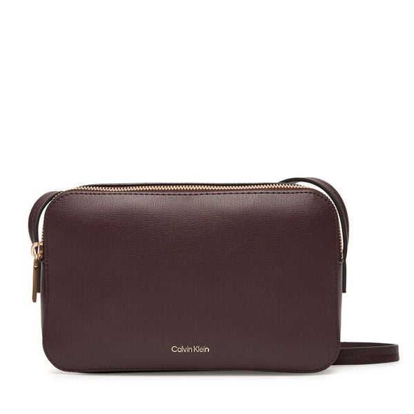 Torebka Calvin Klein. Czerwone listonoszki damskie Calvin Klein, bez wzorów, bez dodatków. Za 249.99 zł.