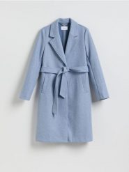Płaszcz z wiązanym paskiem - jasnoniebieski. Niebieskie płaszcze damskie Reserved, l, bez wzorów, z dzianiny, bez kaptura. Za 159.99 zł.