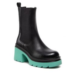 Botki DeeZee. Czarne botki damskie DeeZee, bez obcasa, na słupku, bez zapięcia. Za 199.99 zł.