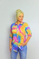 Wielokolorowa zapinana na guziki koszula z kołnierzem PLUS SIZE XXL. Bluzki damskie Nasi partnerzy, na lato, plus size, bez wzorów, z bawełny, klasyczne, bez kołnierzyka, plus size, bez ramiączek. Za 199.90 zł.