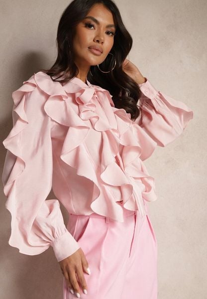 Różowa Koszula z Wiskozą Zdobiona Falbanami i Wiązaniem przy Szyi Ravissa. Czerwone bluzki damskie Renee, m, z aplikacjami, z wiskozy, eleganckie, bez kołnierzyka, bez ramiączek. Za 159.99 zł.