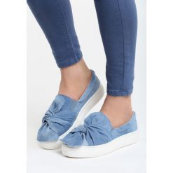 Jasnoniebieskie Slip On Burning Love. Niebieskie trampki i tenisówki damskie Born2be, z denimu. Za 39.99 zł.