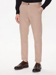 Lindbergh Chinosy 30-01007A Beżowy Slim Fit. Brązowe spodnie materiałowe męskie Lindbergh, m, bez wzorów, z syntetyku. Za 189.99 zł.
