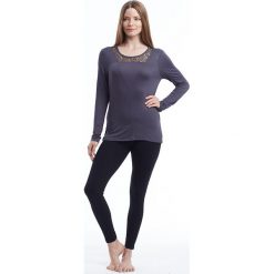 Koszulka "Valerie" w kolorze antracytowym. Szare bluzki damskie BALANCE COLLECTION, z okrągłym kołnierzem, z długim rękawem. W wyprzedaży za 99.95 zł.
