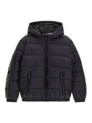 Guess Kurtka zimowa L6BL20 W4826 Czarny Regular Fit. Czarne kurtki i płaszcze dla chłopców Guess, na zimę, z aplikacjami, z syntetyku, bez kaptura. Za 434.99 zł.