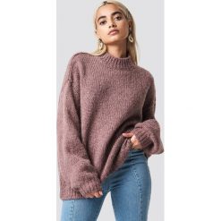 NA-KD Trend Sweter z golfem z domieszką wełny - Pink. Swetry damskie marki NA-KD Trend. Za 242.95 zł.
