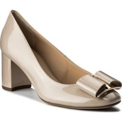 Półbuty HÖGL - 5-105085 Cotton 0800. Brązowe półbuty damskie HÖGL, z lakierowanej skóry, eleganckie. W wyprzedaży za 359.00 zł.