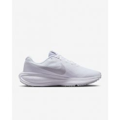 Buty do biegania męskie Nike Revolution 8. Białe buty sportowe męskie Nike, bez zapięcia, do biegania, nike revolution. Za 443.00 zł.
